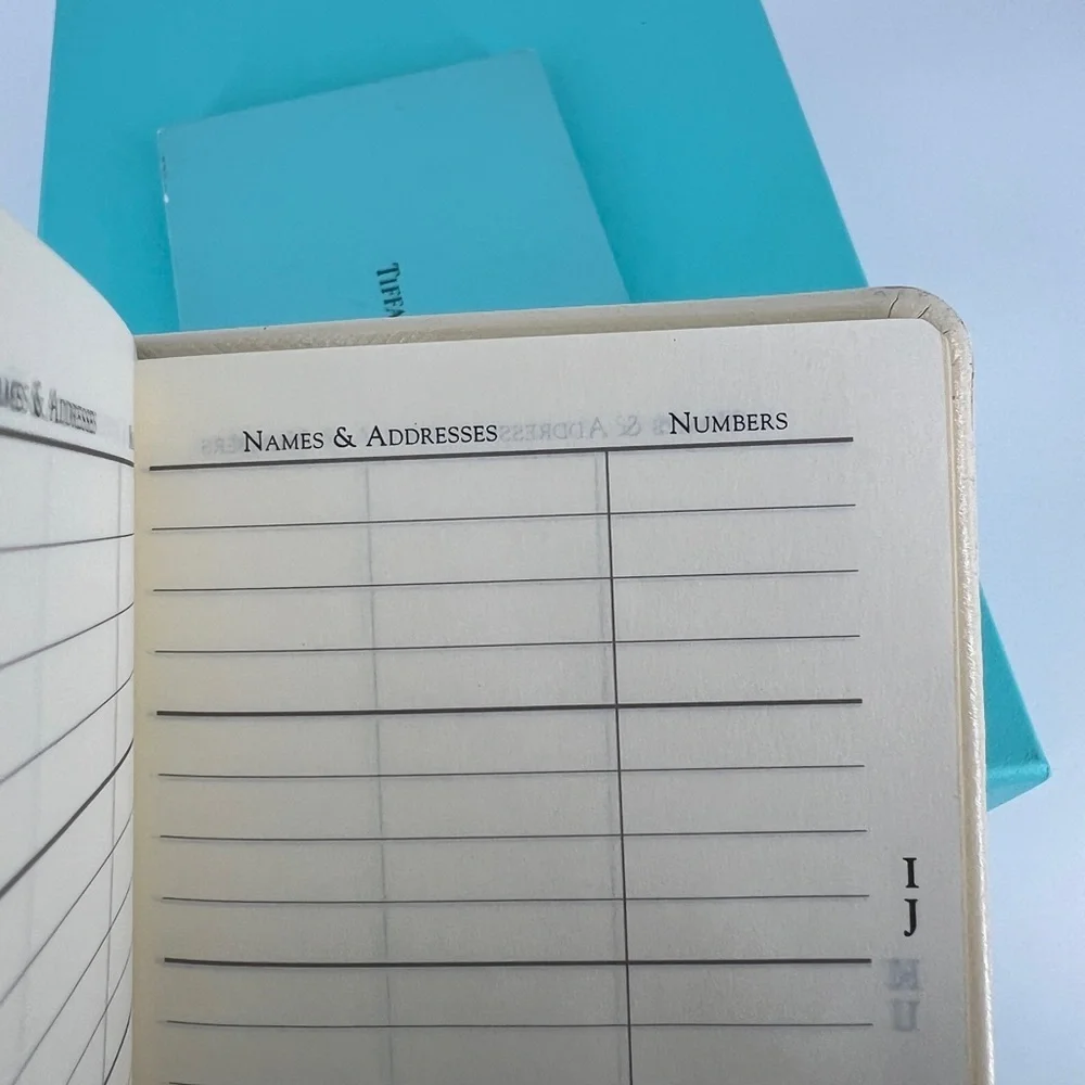 Tiffany and co‎ brides book
